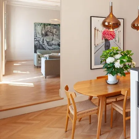 Designer Luxury On Place Garibaldi Lejlighed *