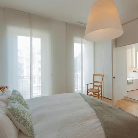 Designer Luxury On Place Garibaldi Lejlighed